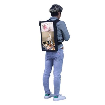 GPS Human Walking Backpack จอแอลซีดีระบบสัมผัสจอแสดงผลป้ายโฆษณาดิจิทัล